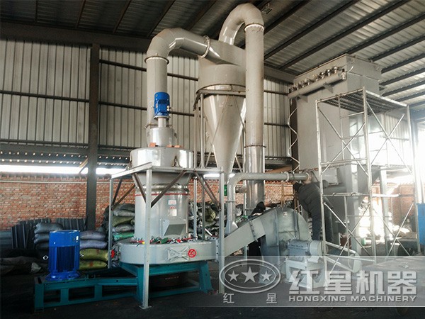 粉煤灰雷蒙磨粉機工作現(xiàn)場 粉煤灰雷蒙磨粉機工作現(xiàn)場