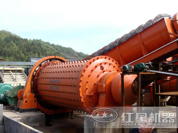 間歇球磨機案例現(xiàn)場 間歇球磨機案例現(xiàn)場