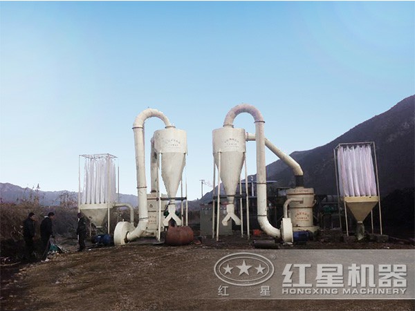 河北某鉀長石磨粉機工作現場 河北某鉀長石磨粉機工作現場