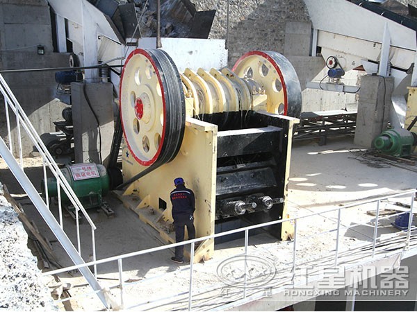 河南500t/h青石破碎生產(chǎn)線現(xiàn)場(chǎng)圖1 河南500t/h青石破碎生產(chǎn)線現(xiàn)場(chǎng)圖1