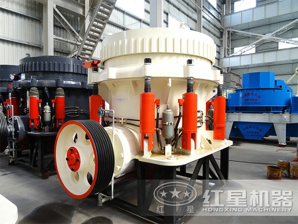 黑錳礦圓錐破碎機(jī)生產(chǎn)車(chē)間 黑錳礦圓錐破碎機(jī)生產(chǎn)車(chē)間