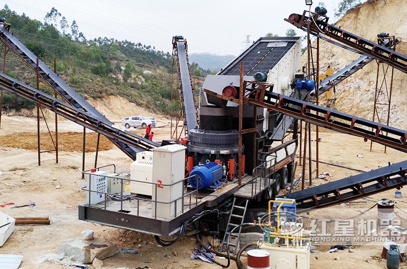 時產200-300噸青石移動磕石子機工作現場 時產200-300噸青石移動磕石子機工作現場