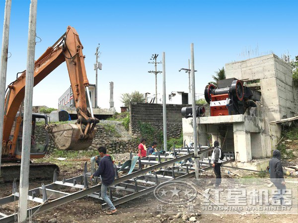建筑垃圾顎式破碎機(jī)工作現(xiàn)場 建筑垃圾顎式破碎機(jī)工作現(xiàn)場