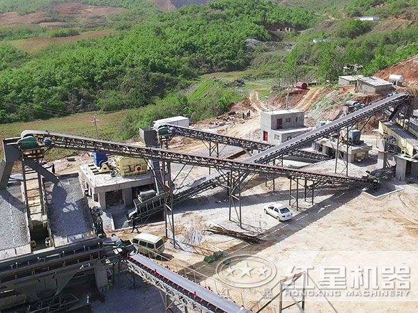 環(huán)保型干法機(jī)制砂生產(chǎn)線現(xiàn)場(chǎng) 環(huán)保型干法機(jī)制砂生產(chǎn)線現(xiàn)場(chǎng)