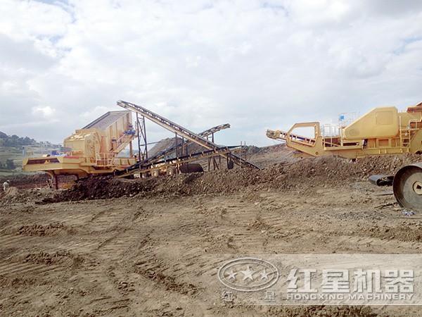靈活移動型的石英砂制砂生產線現(xiàn)場 靈活移動型的石英砂制砂生產線現(xiàn)場