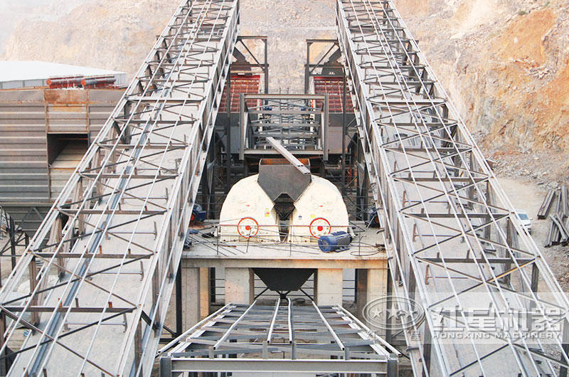 河北輝石錘式破碎機作業(yè)現(xiàn)場 河北輝石錘式破碎機作業(yè)現(xiàn)場