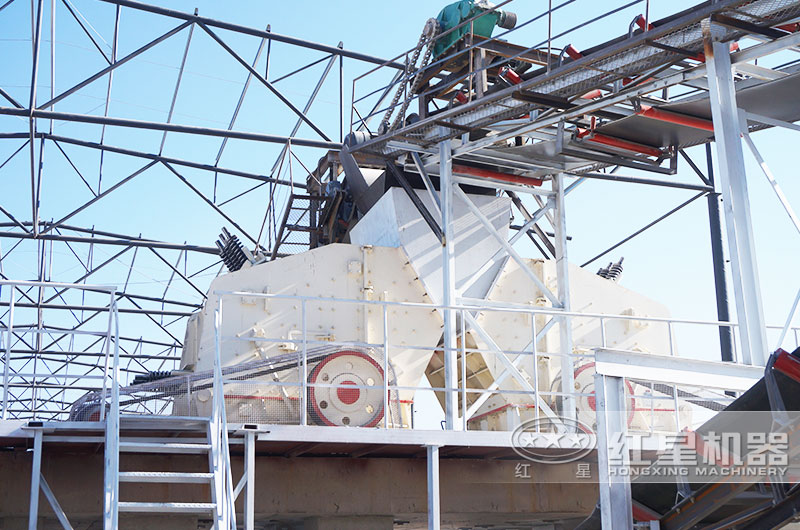 石英砂制砂現場 石英砂制砂現場