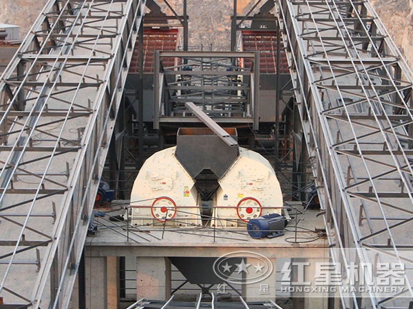 二合一錘式制沙機(jī)工作現(xiàn)場(chǎng) 二合一錘式制沙機(jī)工作現(xiàn)場(chǎng)