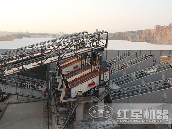 二合一錘式制沙機(jī)工作現(xiàn)場(chǎng)圖2 二合一錘式制沙機(jī)工作現(xiàn)場(chǎng)圖2