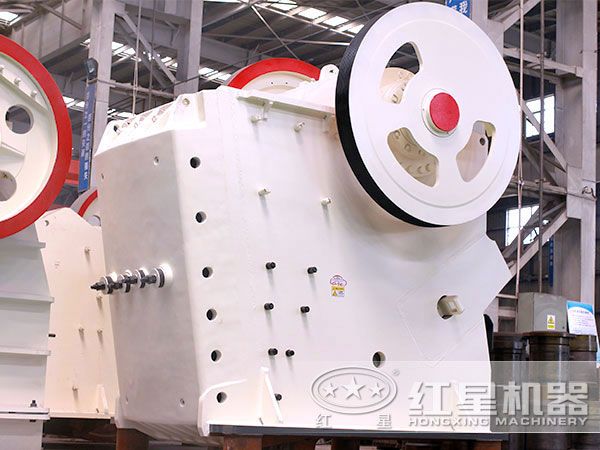 長石砂巖顎式破碎設(shè)備 長石砂巖顎式破碎設(shè)備