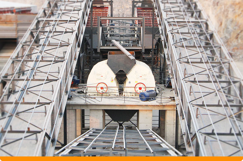 鵝卵石加工成12.13石子:重錘破作業(yè)現(xiàn)場 鵝卵石加工成12.13石子:重錘破作業(yè)現(xiàn)場