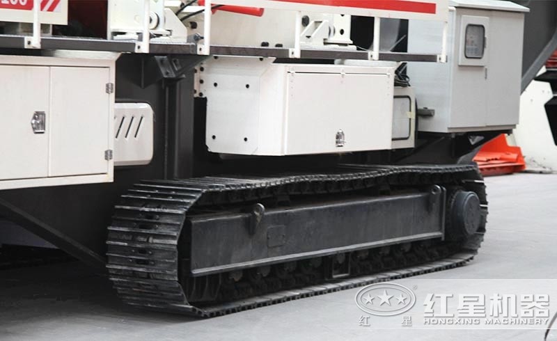 小型履帶石頭破碎機:履帶液壓驅(qū)動,砂廠暢通無阻 小型履帶石頭破碎機:履帶液壓驅(qū)動,砂廠暢通無阻