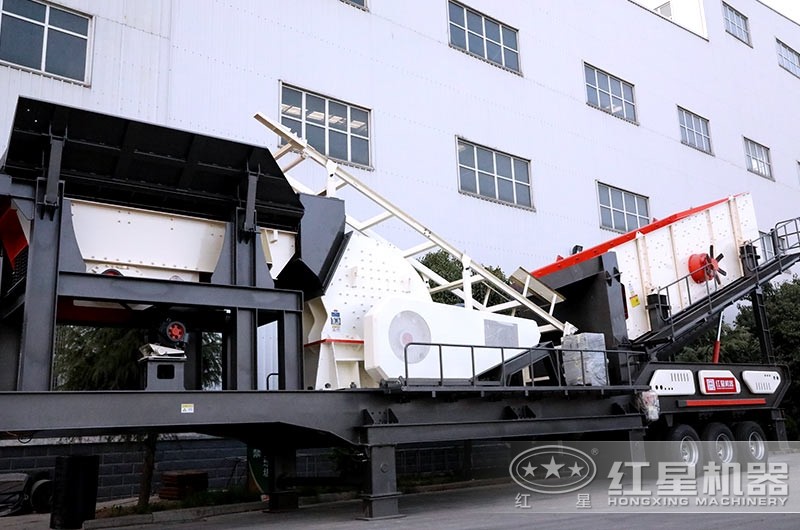 可流動的全自動錘式粉碎機配振動篩，實現(xiàn)一次成型，篩分多種規(guī)格