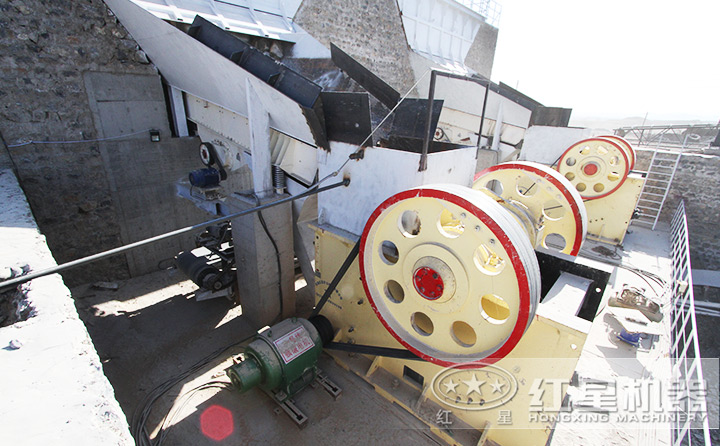 1200\*1500顎破機(jī)現(xiàn)場直觀圖