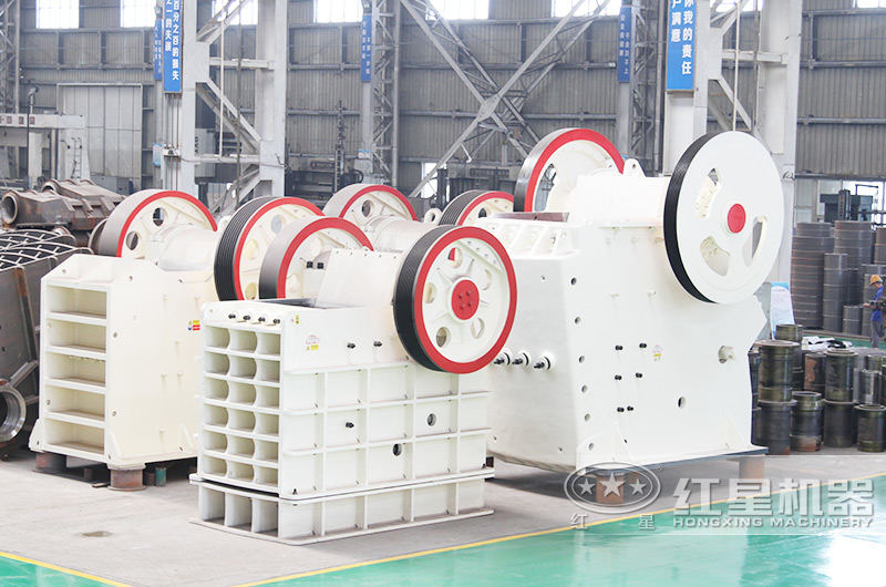 PE1200\*1500顎破機(jī)敢碎硬石,從容面對鐵礦石粗碎,出料更均勻