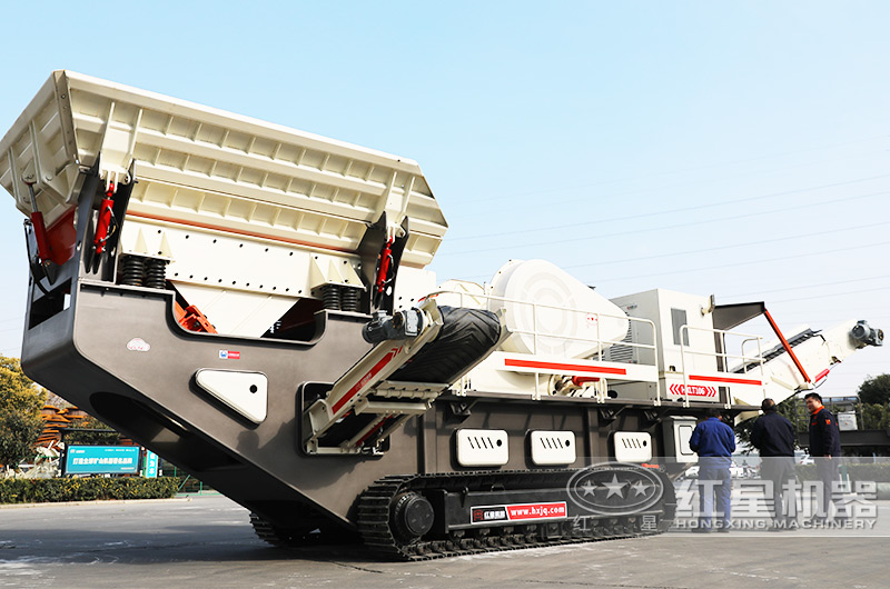 履帶移動(dòng)鄂破機(jī),給料+粗碎+傳輸,高產(chǎn)效能高