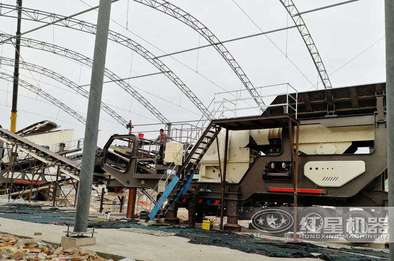 反擊破移動型礦用碎石機生產現場 反擊破移動型礦用碎石機生產現場