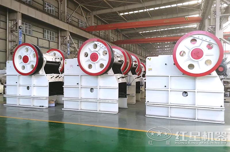 顎式破碎機(jī)圖片 顎式破碎機(jī)圖片