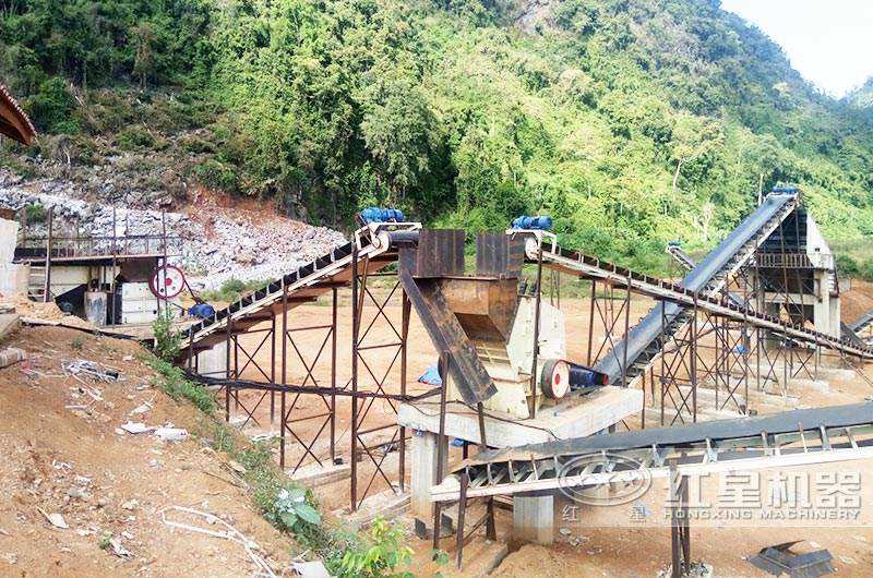 河南洛陽(yáng)石灰石生產(chǎn)現(xiàn)場(chǎng) 河南洛陽(yáng)石灰石生產(chǎn)現(xiàn)場(chǎng)