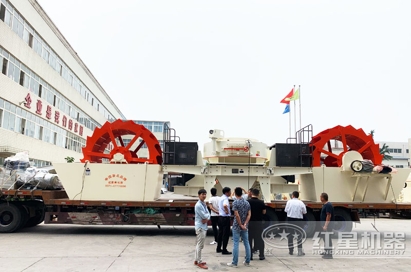 爭分奪秒,紅星盡快為客戶專車發(fā)貨 爭分奪秒,紅星盡快為客戶專車發(fā)貨