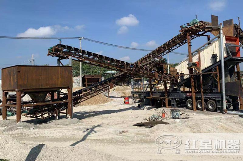 鵝卵石一體式車載制沙機(jī)作業(yè)現(xiàn)場 鵝卵石一體式車載制沙機(jī)作業(yè)現(xiàn)場