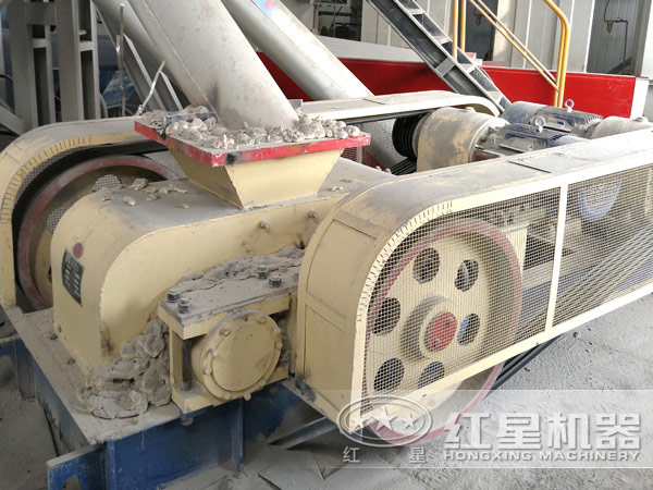 對輥式破碎機作業(yè)現(xiàn)場圖 對輥式破碎機作業(yè)現(xiàn)場圖