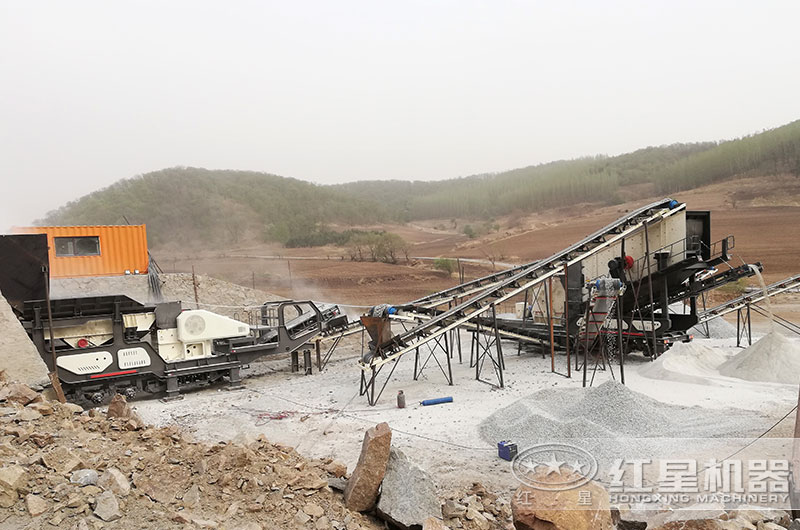 移動破碎站作業(yè)現(xiàn)場圖 移動破碎站作業(yè)現(xiàn)場圖