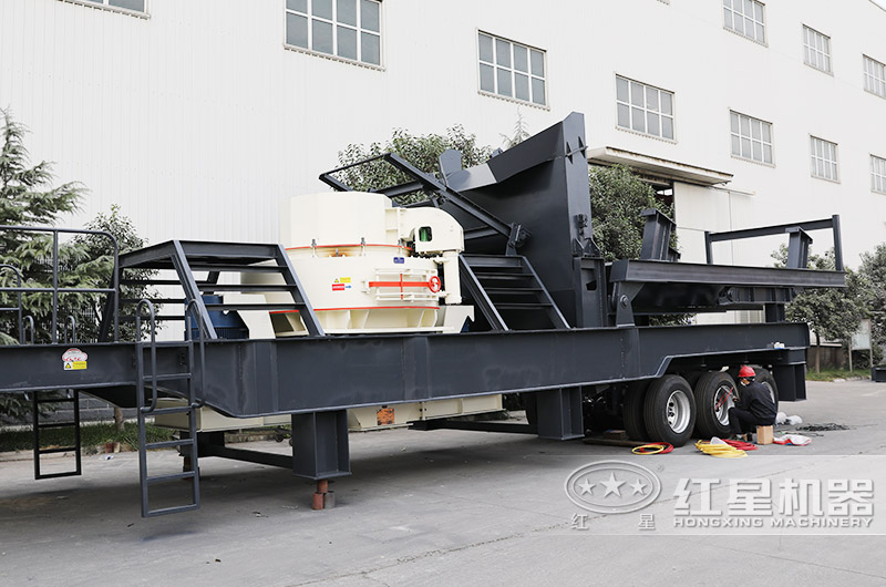 移動(dòng)沖擊式制砂機(jī),碎砂+篩分,級(jí)配合理 移動(dòng)沖擊式制砂機(jī),碎砂+篩分,級(jí)配合理