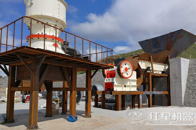 山東客戶時產2000噸碎石機已在安裝中 山東客戶時產2000噸碎石機已在安裝中