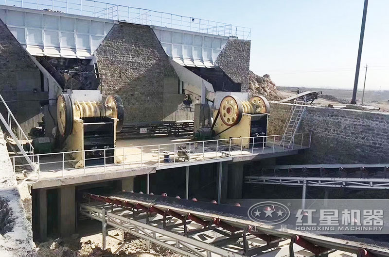 鄂式破碎機工作現場實拍圖 鄂式破碎機工作現場實拍圖