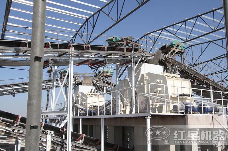 反擊式破碎機(jī)作業(yè)現(xiàn)場圖片 反擊式破碎機(jī)作業(yè)現(xiàn)場圖片