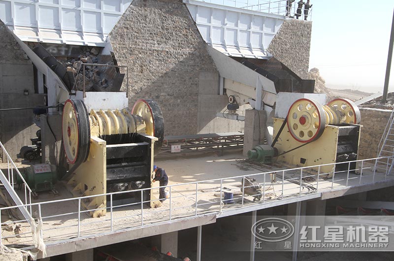 顎式破碎機(jī)工作現(xiàn)場(chǎng)圖片 顎式破碎機(jī)工作現(xiàn)場(chǎng)圖片