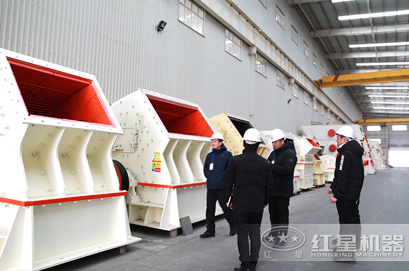 經理陪同客戶來廠參觀 經理陪同客戶來廠參觀