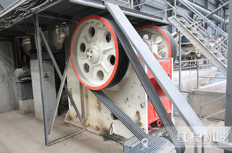 顎式破碎機(jī)工作現(xiàn)場圖片 顎式破碎機(jī)工作現(xiàn)場圖片