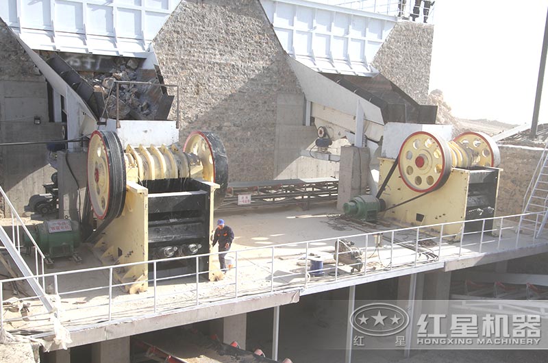 大型石塊破碎機客戶現場 大型石塊破碎機客戶現場