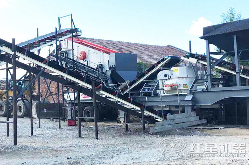 移動(dòng)式制砂機(jī)工作現(xiàn)場實(shí)拍圖 移動(dòng)式制砂機(jī)工作現(xiàn)場實(shí)拍圖
