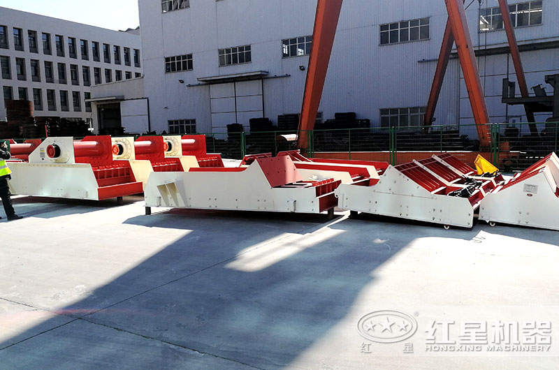 紅星除土篩分喂料機(jī) 紅星除土篩分喂料機(jī)