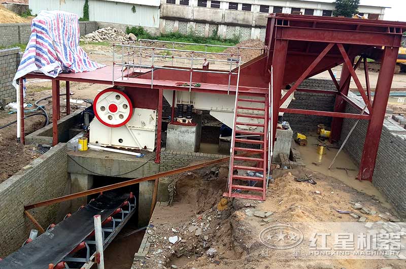 小型混凝土破碎機(jī)工作現(xiàn)場圖片 小型混凝土破碎機(jī)工作現(xiàn)場圖片