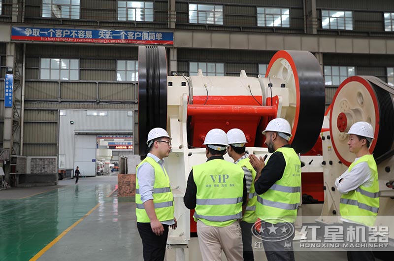 客戶到紅星設備車間參觀 客戶到紅星設備車間參觀