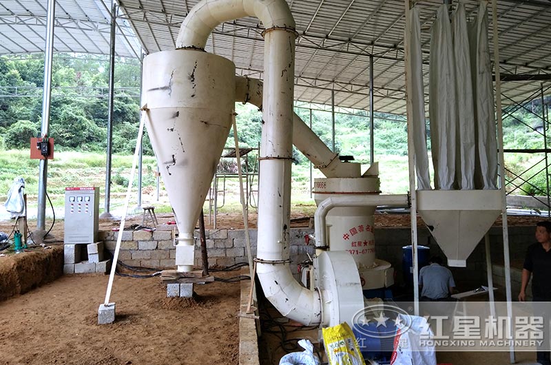 鋁礬土微粉磨粉機生產現場圖片 鋁礬土微粉磨粉機生產現場圖片