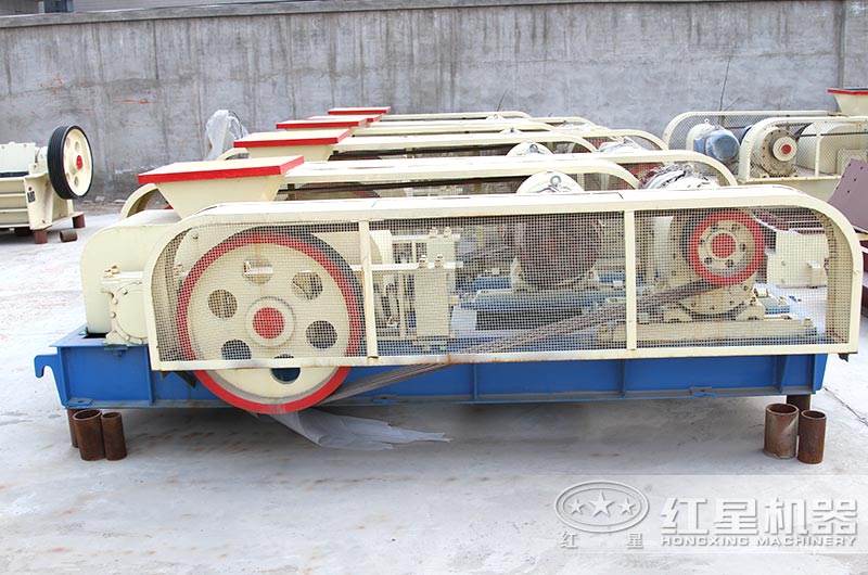 對(duì)輥式破碎機(jī)現(xiàn)貨供應(yīng) 對(duì)輥式破碎機(jī)現(xiàn)貨供應(yīng)