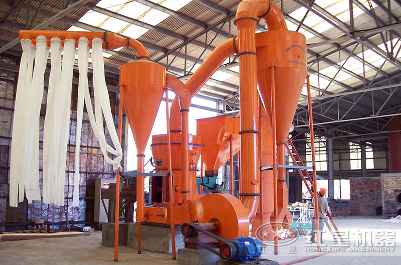 磨粉生產(chǎn)現(xiàn)場(chǎng) 磨粉生產(chǎn)現(xiàn)場(chǎng)