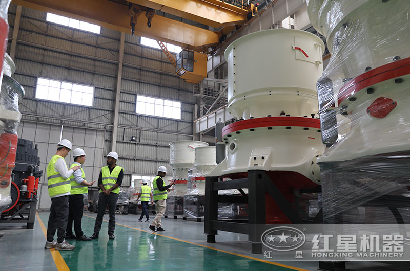 客戶來廠參觀圓錐破碎機 客戶來廠參觀圓錐破碎機