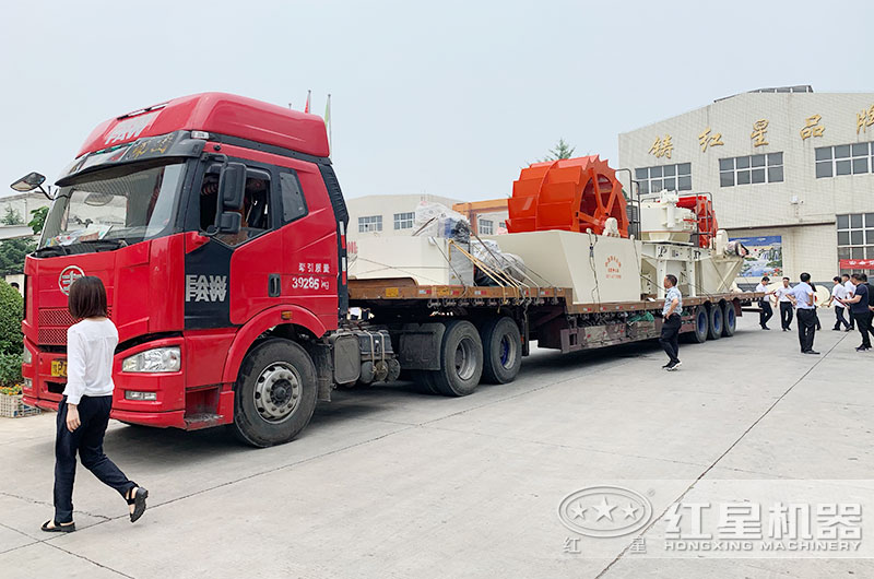 紅星整套水洗砂設(shè)備裝車發(fā)貨現(xiàn)場(chǎng) 紅星整套水洗砂設(shè)備裝車發(fā)貨現(xiàn)場(chǎng)