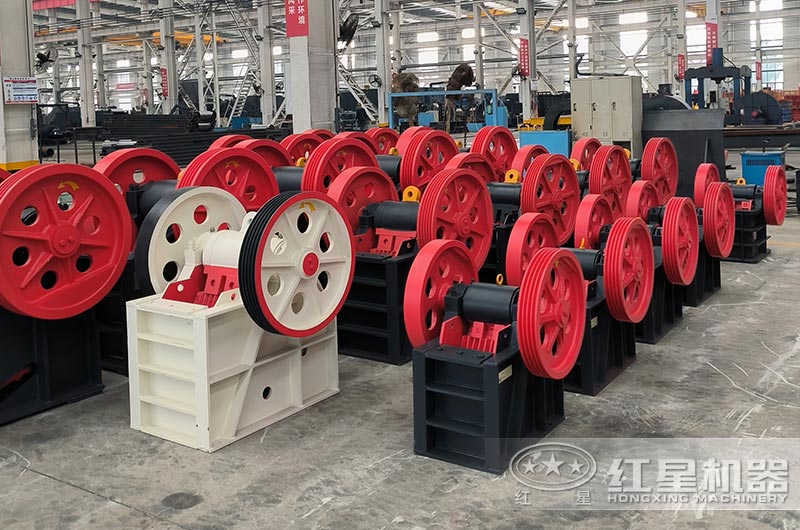 鄂式破碎機現(xiàn)貨展示 鄂式破碎機現(xiàn)貨展示