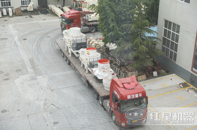 紅星磨粉機(jī)裝車發(fā)貨現(xiàn)場 紅星磨粉機(jī)裝車發(fā)貨現(xiàn)場