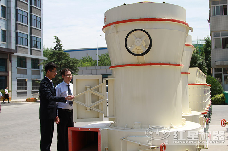 客戶來(lái)廠考察粉煤灰磨粉設(shè)備 客戶來(lái)廠考察粉煤灰磨粉設(shè)備