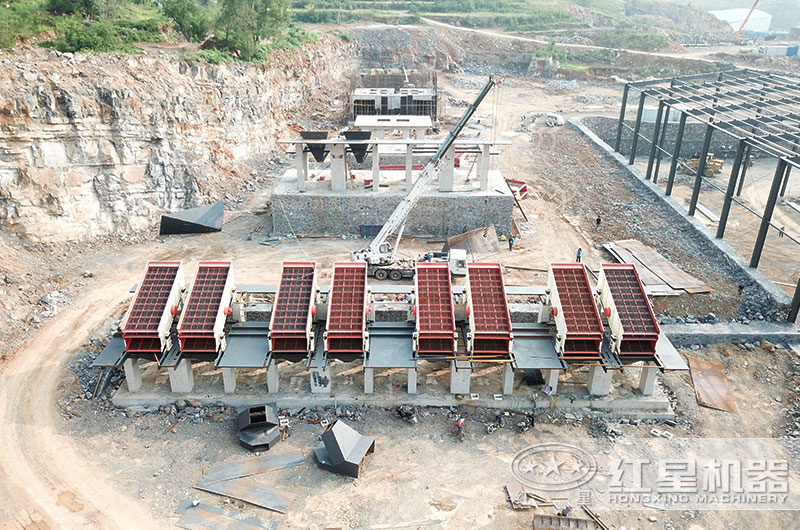 大型時(shí)產(chǎn)2000噸石子破碎客戶現(xiàn)場(chǎng)搭建中 大型時(shí)產(chǎn)2000噸石子破碎客戶現(xiàn)場(chǎng)搭建中